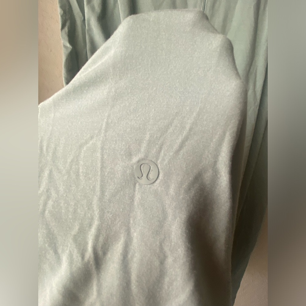 Lululemon Modal Pleated Shoulder Tank Top ~ Size 4 - Picture 5 of 6